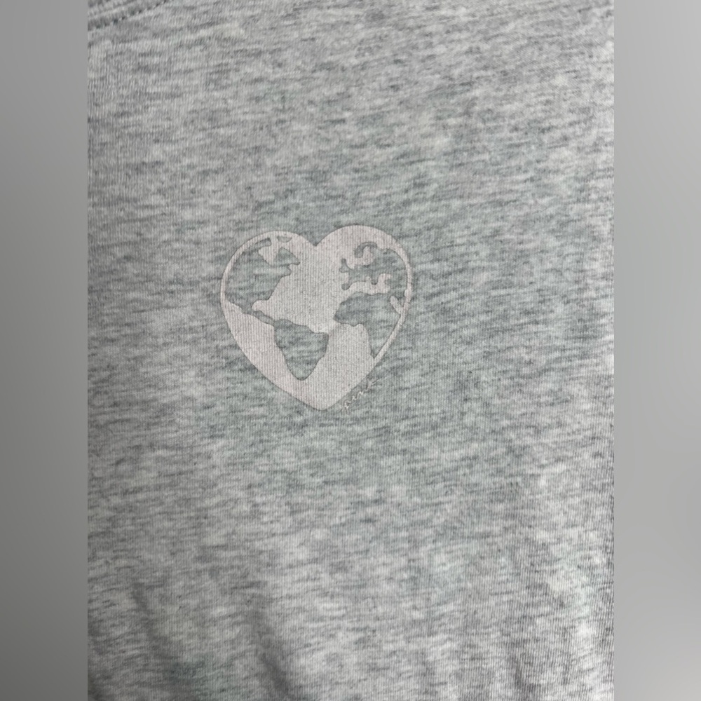 VS Pink T-Shirt - Picture 2 of 4